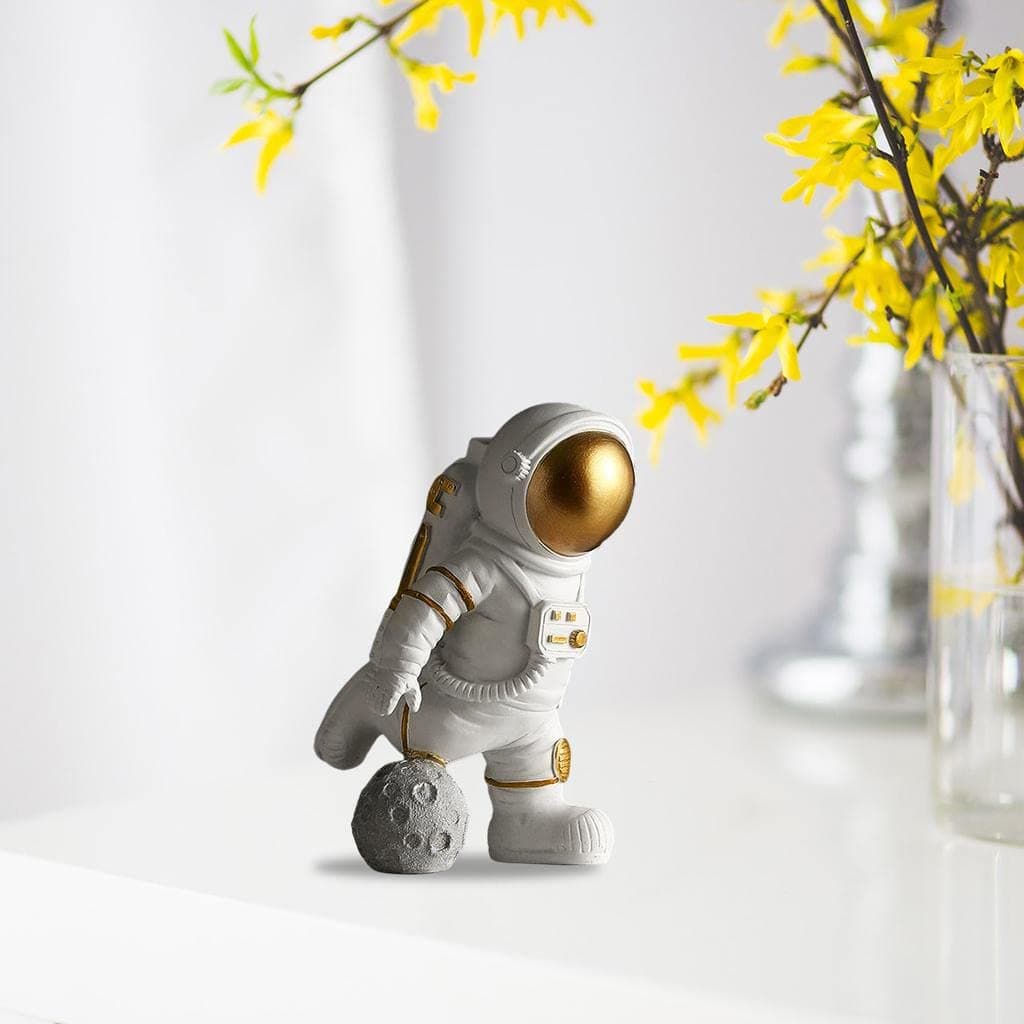 Krishna Cute Spaceman Statue Astronaut Sculpture Gifts Hotel Nursery Decor Crafts Gold Kick Ball