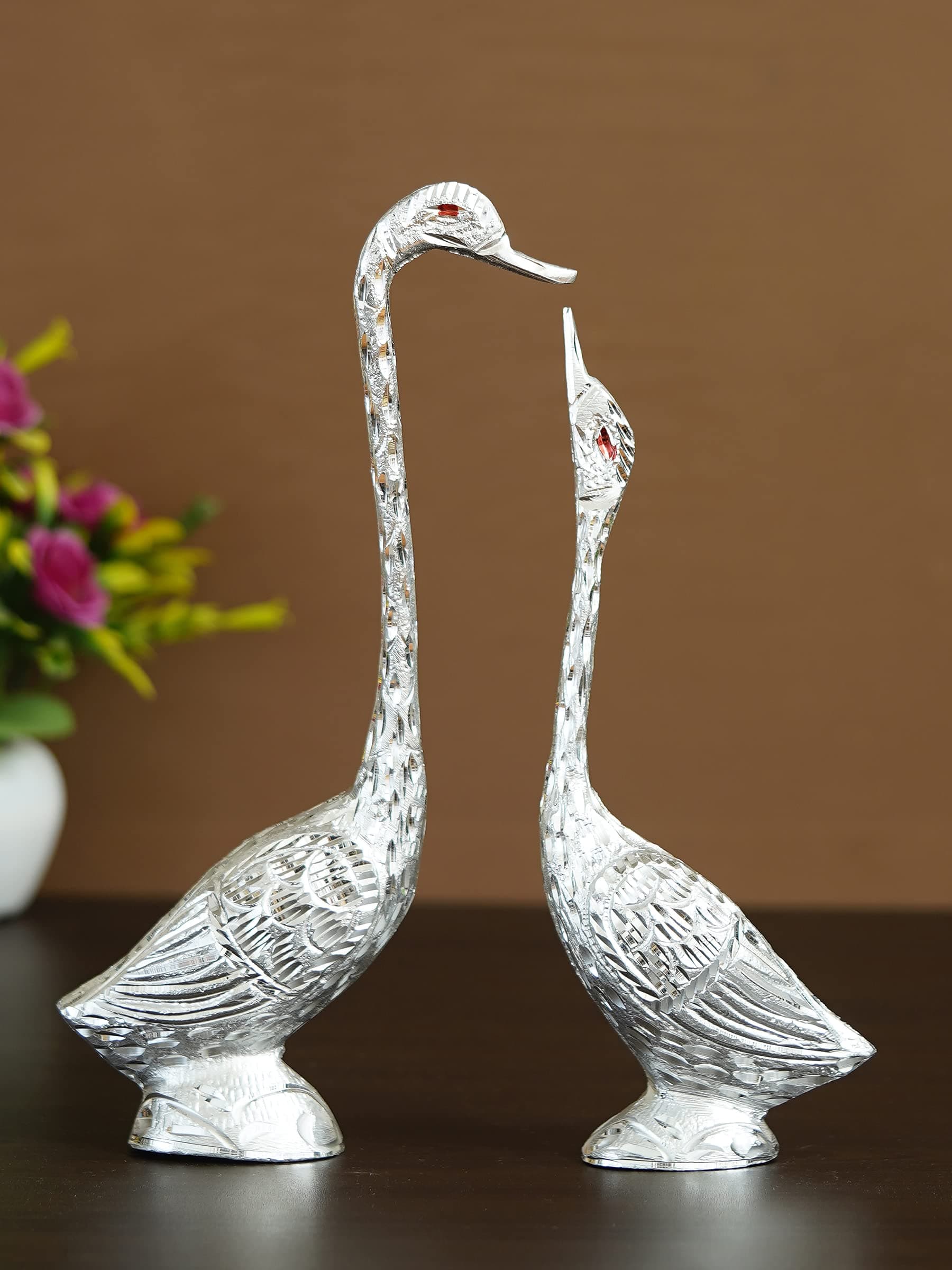 eCraftIndia Silver Metal Handcrafted Kissing Swan Couple Statues Love Birds Figurines Showpieces | Home Decor for Living Room, Bedroom | Gift for Couples, Friends | Ideal for Birthdays, Anniversaries