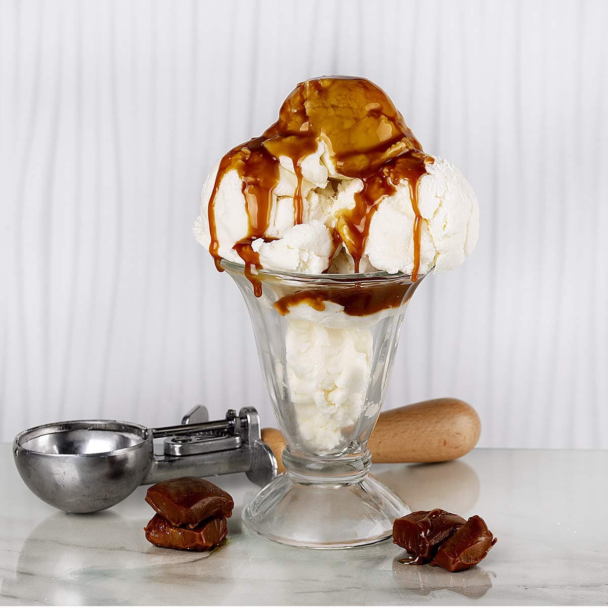 Sanders Pail of Real Caramel for Caramel Apples - All Natural, Kettle Cooked, 96 Ounce (Pack of 1)