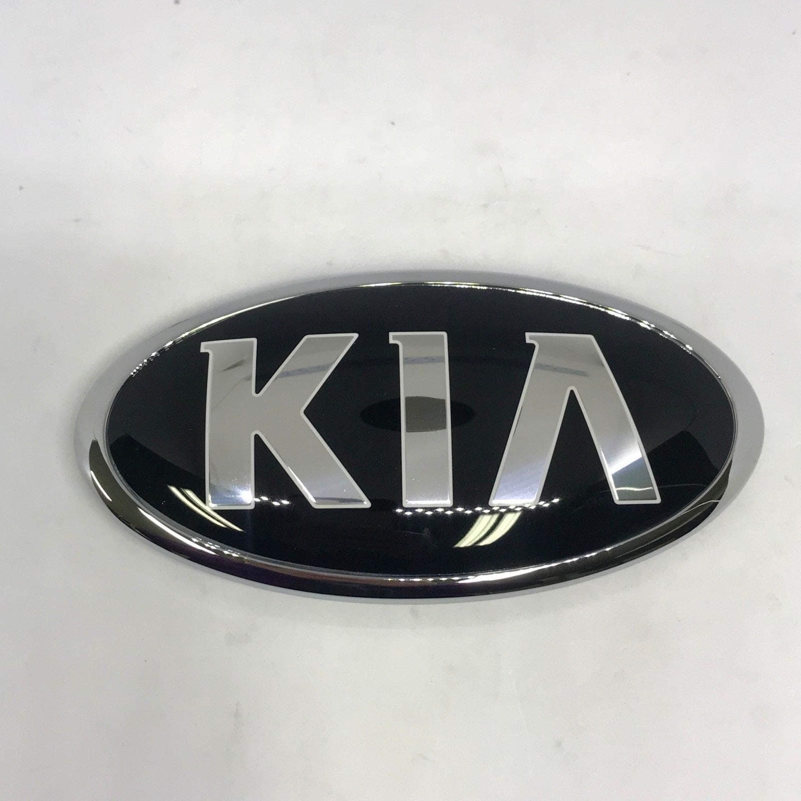 Kia Motors Genuine 863202P560 Front Hood Grill KIA Logo Emblem 1-pc for 2014 2015 Kia New