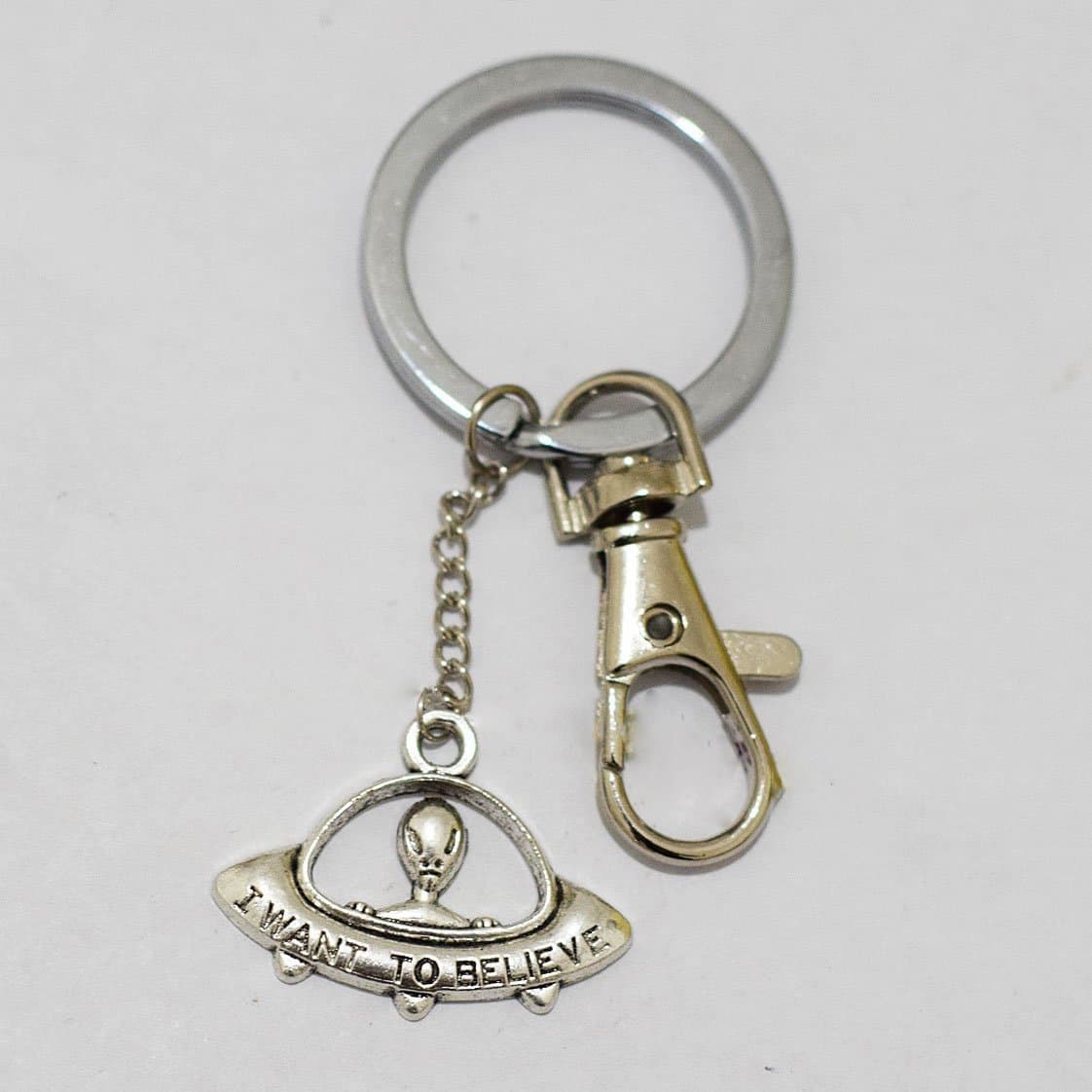 Alien Spaceship keychain, I Want to Believe Keychain ,UFO keychain