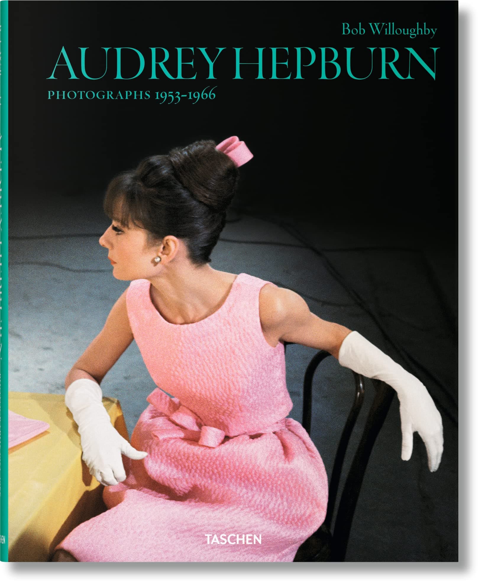 Bob Willoughby. Audrey Hepburn. Photographs 1953–1966 (English, French and German Edition)
