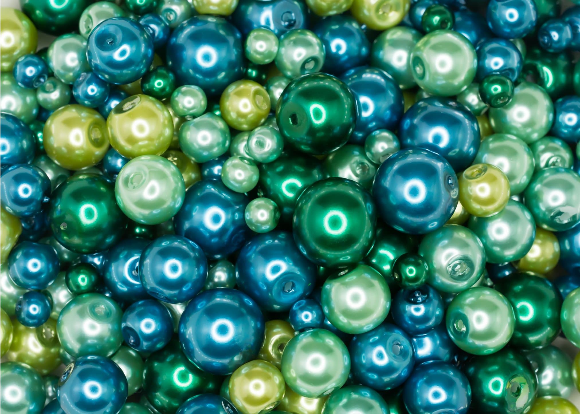 440 Pieces 4mm 6mm 8mm 10mm Round Glass Pearl Beads in Blue and Green Colours for Jewellery Making and Arts and Crafts.