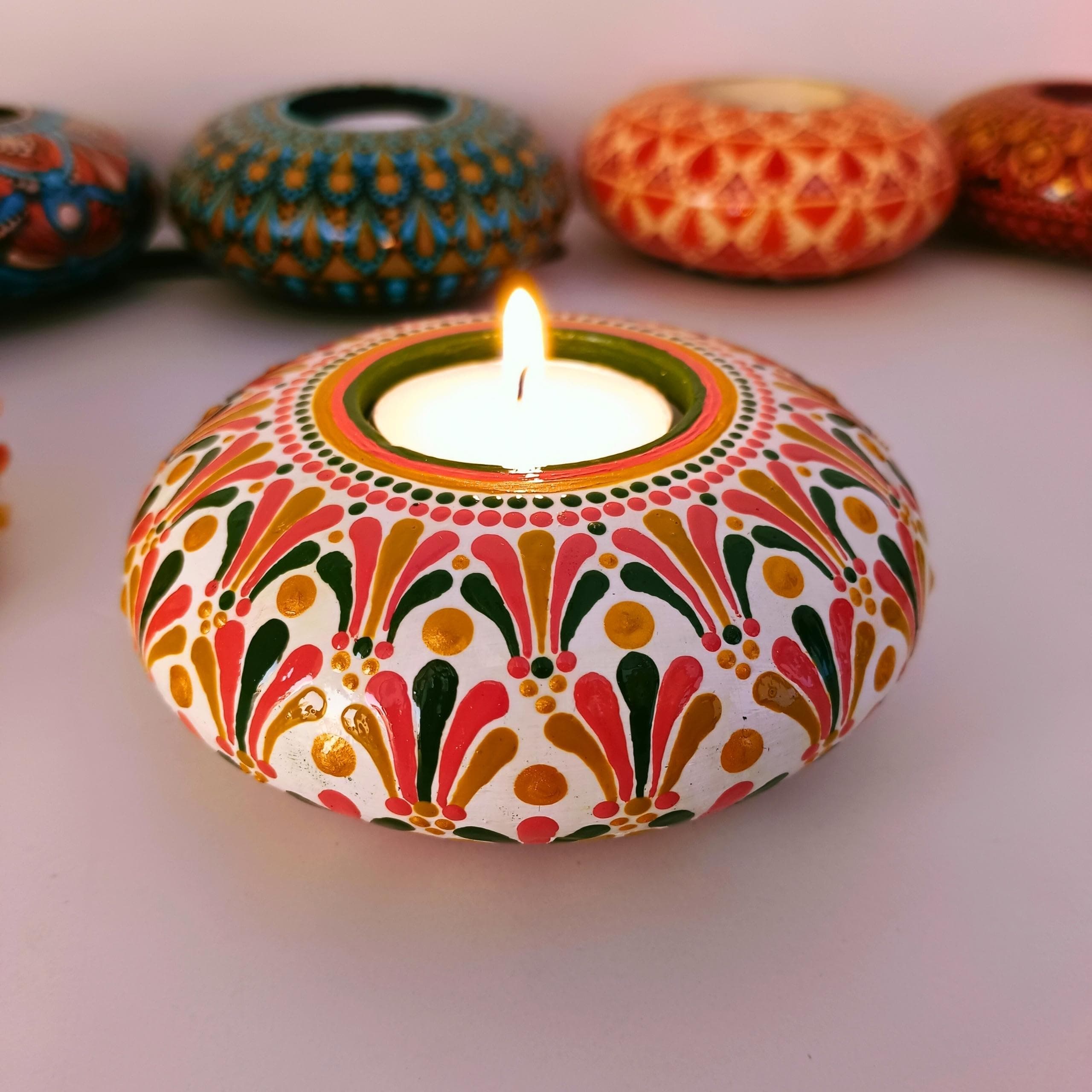 The Homely Habitat® Handcrafted Tealight Candle Holder - Handpainted Festive Decor - Concrete - White, Green, Pink - Width 10.6 cm