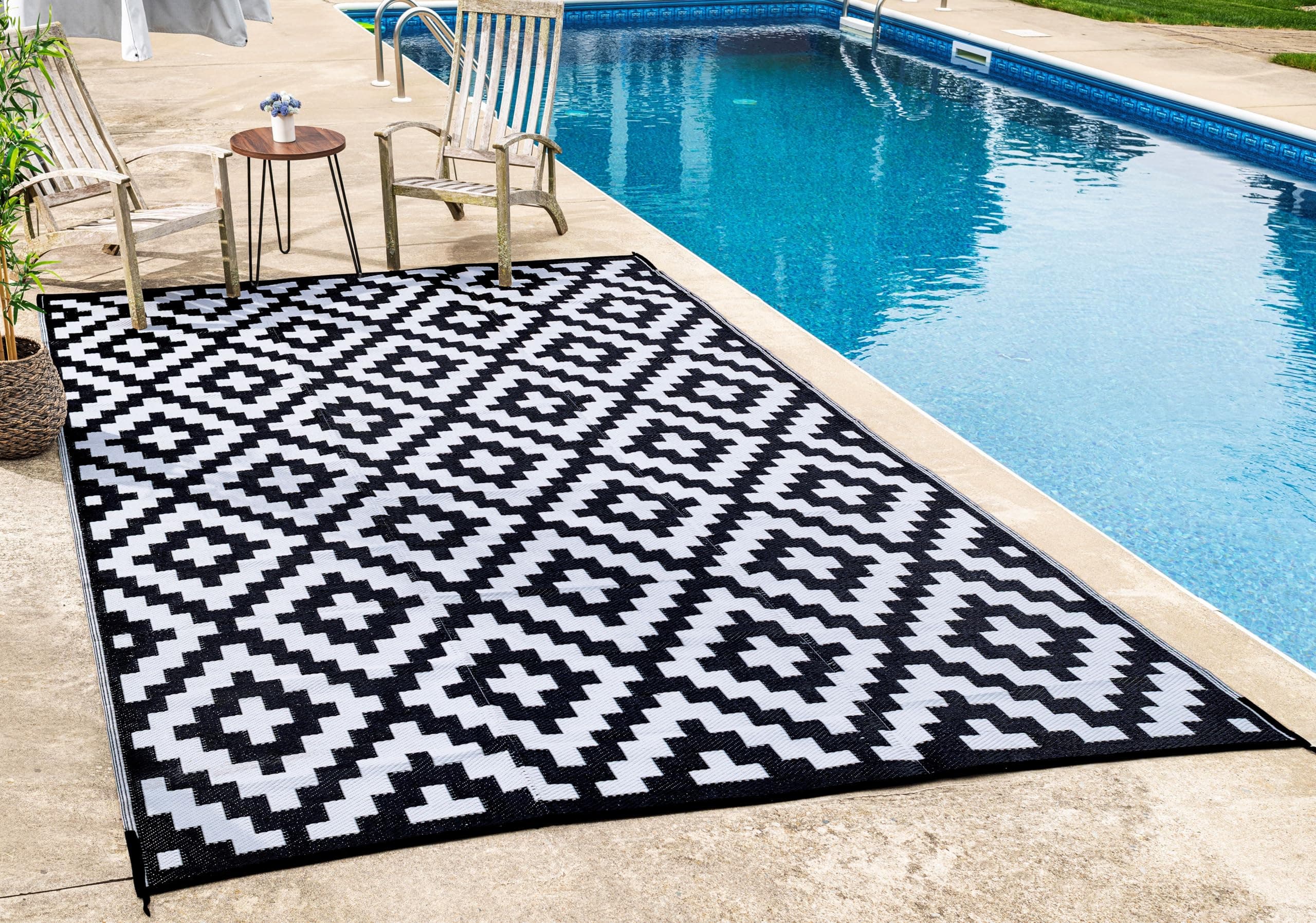 FH Home Indoor/Outdoor Recycled Plastic Floor Mat/Rug - Reversible - Weather & UV Resistant - Aztec - Black/White (180 cm x 270 cm)