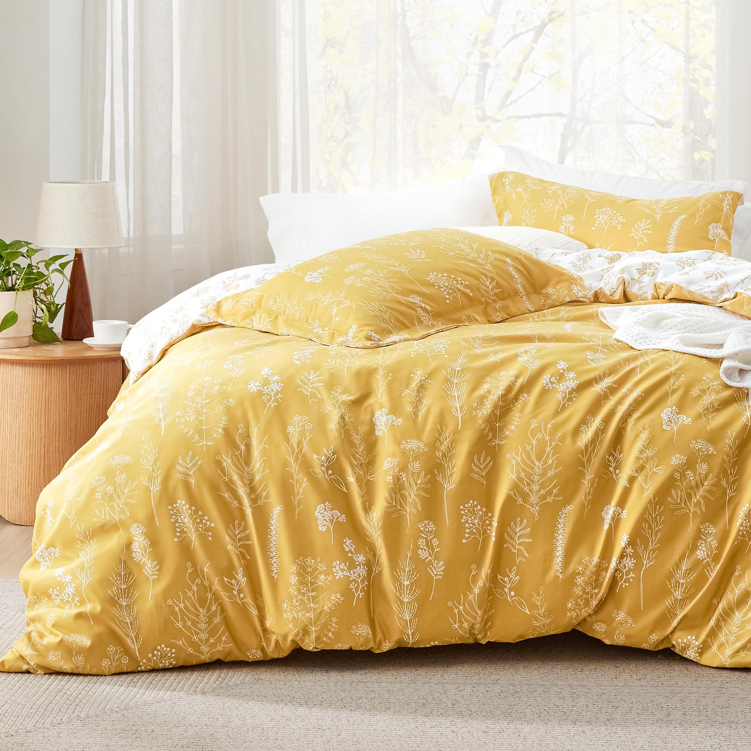 Queen Comforter Set - Yellow Bed Set, 3 Pieces Cute Floral Bedding, 1 Soft Reversible Botanical Flowers Comforter and 2 Pillow Shams