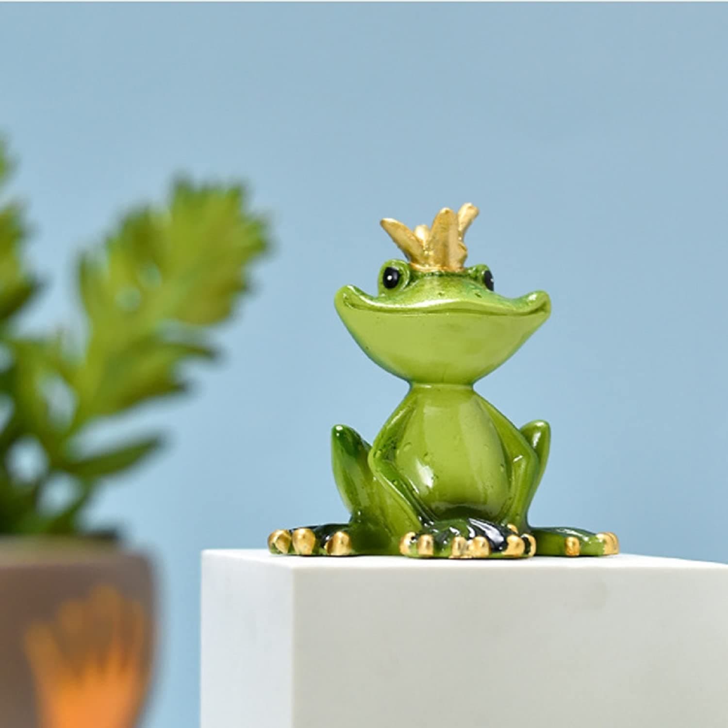 Frog Statue Frog Garden Statues Figurines Frogs Decor Garden Statue for Yard Ornaments and Fairy Garden Accessories, Indoor Outdoor Mini Decoration Sculpture, Frog Gifts for Best Friend