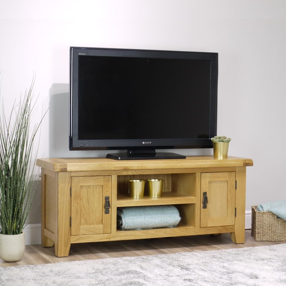Arklow OakLarge TV Stand for 50 Inch TV / 120cm Fully Assembled