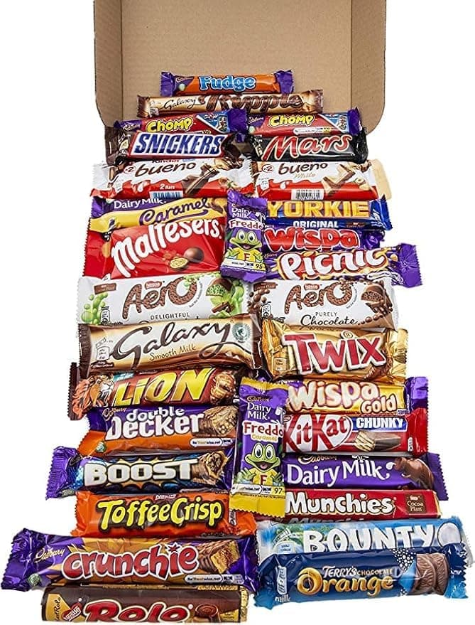 Three Strawberry Ltd. Mega Chocolate Gift Hamper, 25 Different Full Size Chocolate Bars, Massive Selection of Delicious Chocolates, Pack of 1