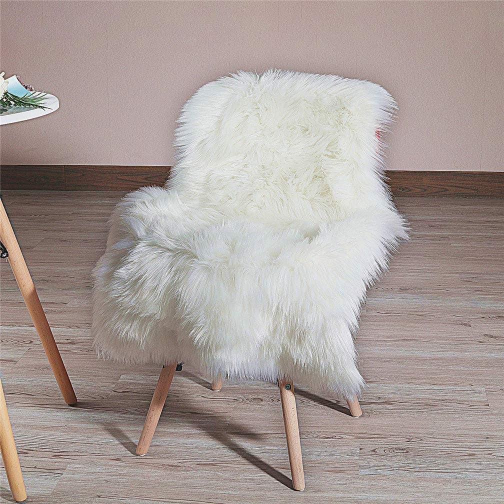 HLZHOU Faux Fur Soft Fluffy Single Sheepskin Style Rug Chair Cover Seat Pad Shaggy Area Rugs For Bedroom Sofa Floor (2x3 Feet, White)