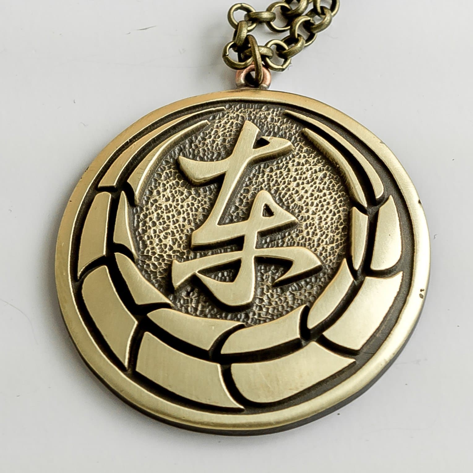 Yakuza 6 Tojo clan brass pendant - Ryū ga Gotoku - 東城会 - Yakuza 0 1 2 3 4 5 Ishin Kiwami Kenzan