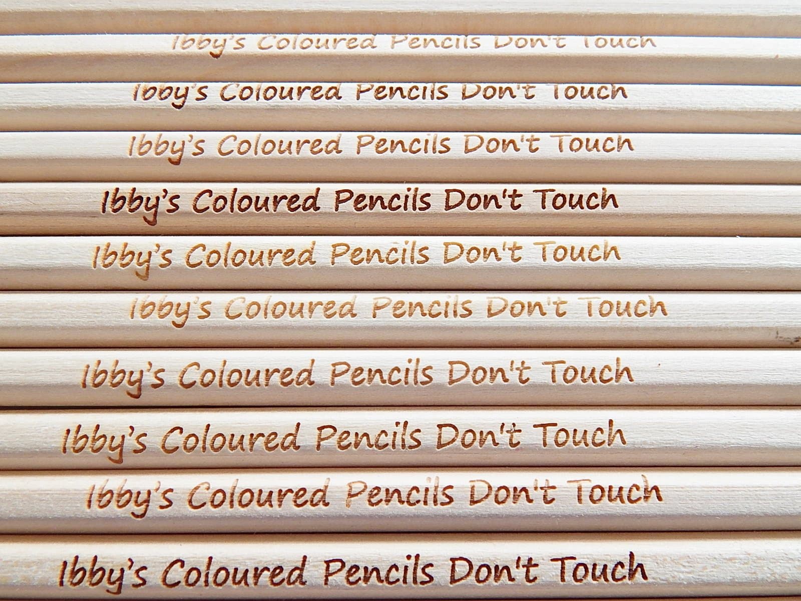 PERSONALISED 10 WOODEN ENGRAVED PENCILS NOT CHEAP GOLD BLOCK THAT RUBS OFF. WHY NOT HAVE A MORE DEFINED CLASSY PRODUCT PLUS PENCIL BOX (SAME TEXT PENCIL NON ENGRAVED BOX)