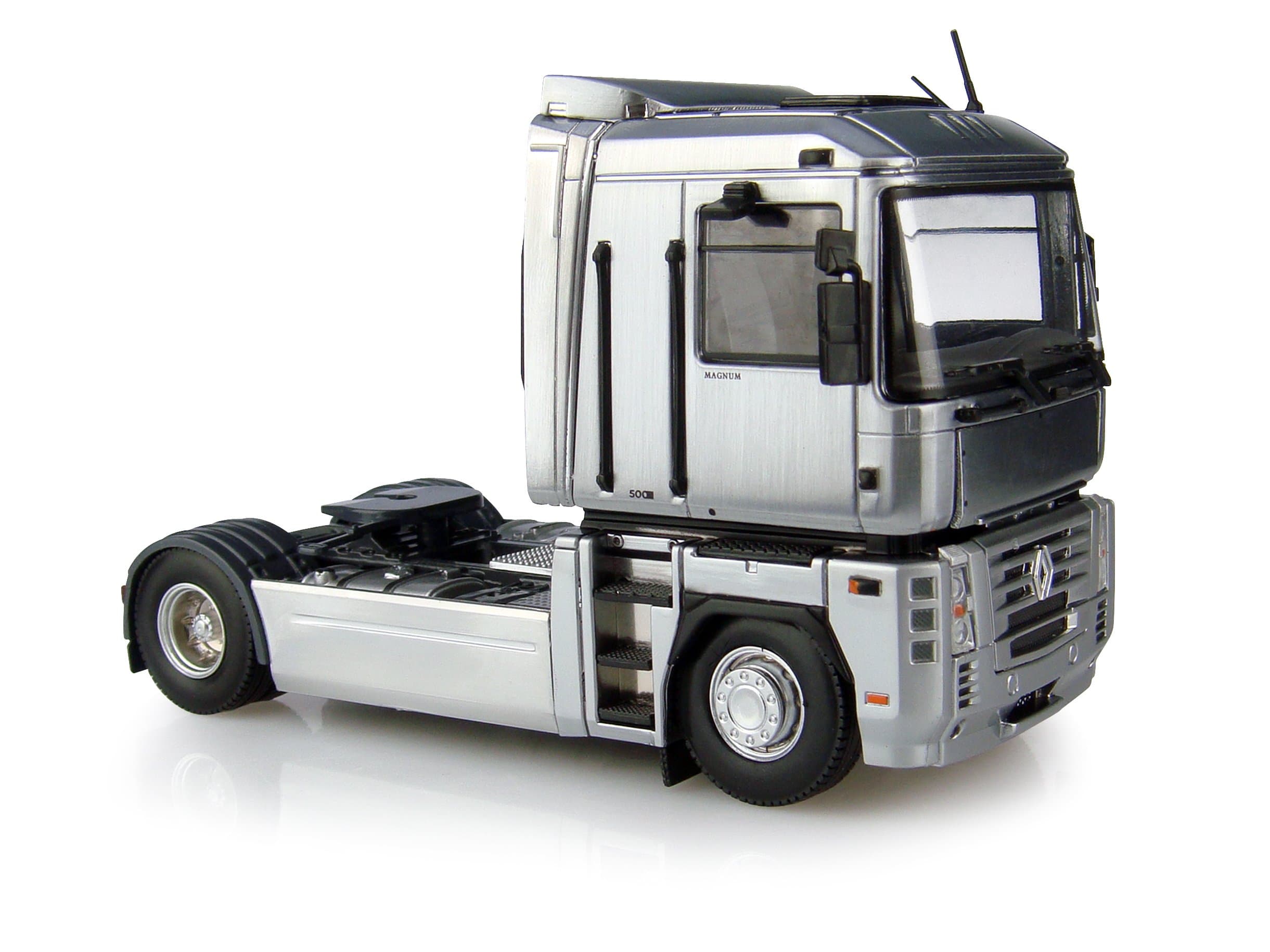 Universal Hobbies – uh5687 Truck Renault Magnum – Chrome Version – Limited Edition of 1000 pieces – Scale 1: 50