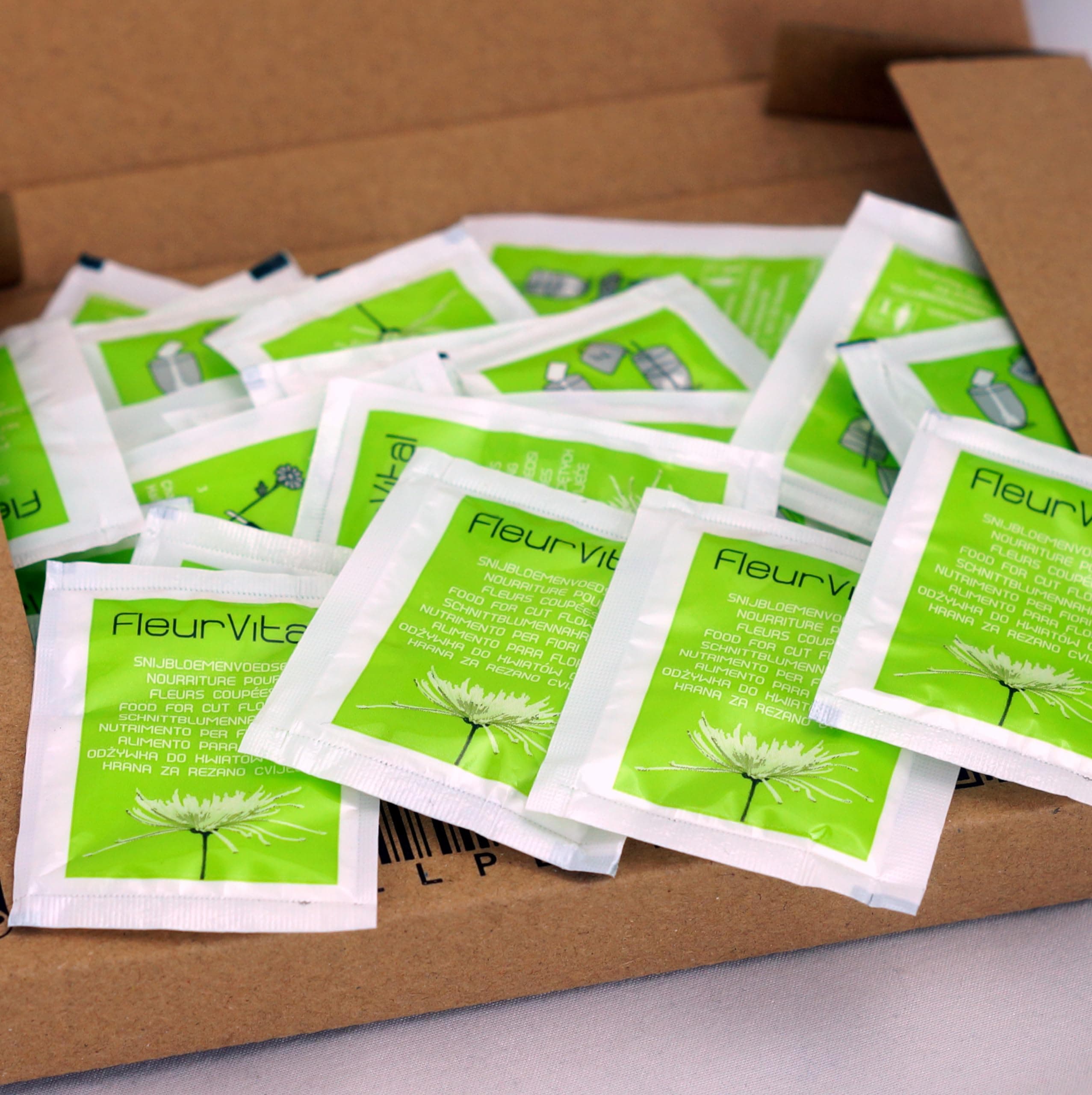 Plant Food for Cut Flowers, 4g Sachets Makes 0.5L Cut Flower Food, Long Life Nutrition for Flora and Flowers Fresh (25 Sachets)