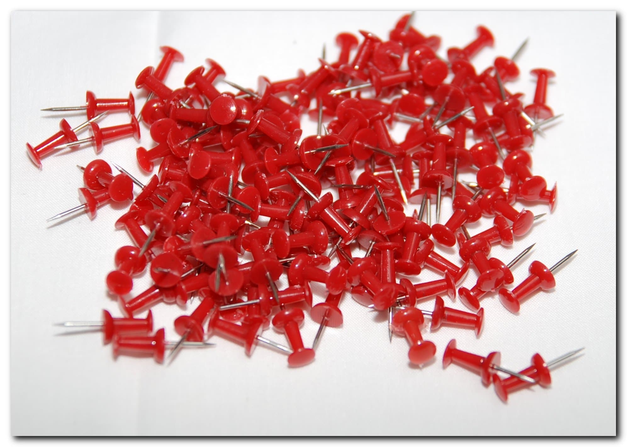 200 Red Coloured Push Pins Ideal for Cork Boards