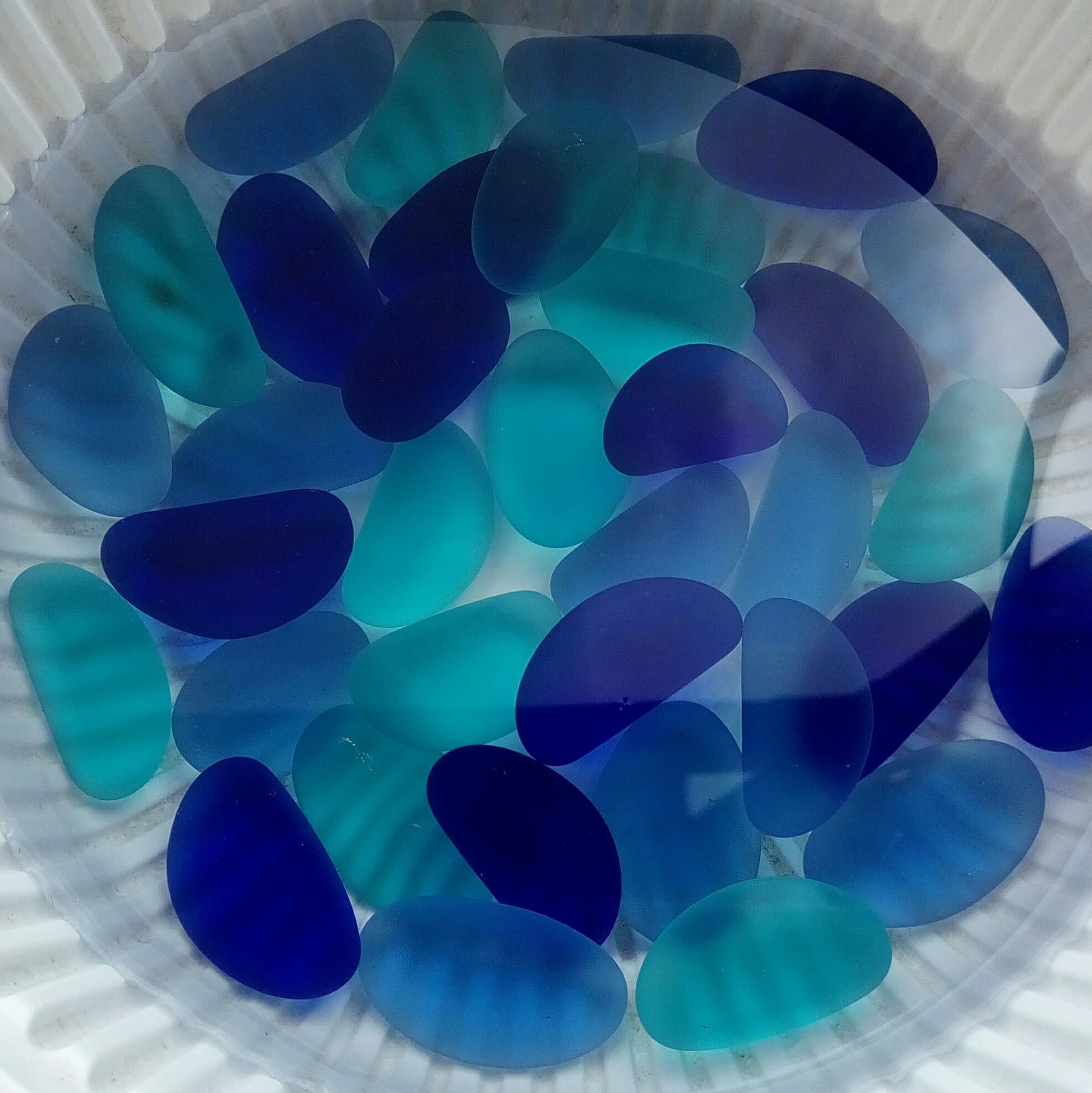 1/2 Pound 36Pcs Tumbled Matte Beach Sea Glass Beads,Ocean Blue/Cobalt Blue/Sky Blue, for Aquarium,Crafts,Decor and Etc.