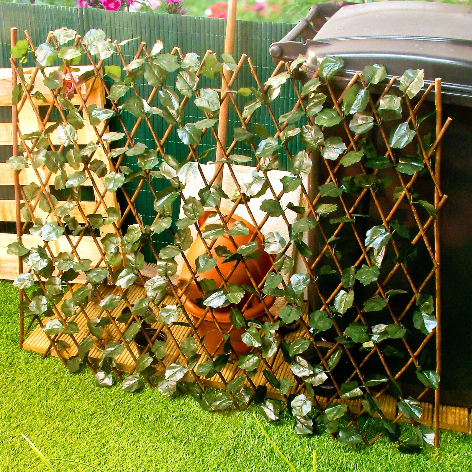 Expandable Trellis With Leaves - Extends To 2m Long Garden Wooden Screen