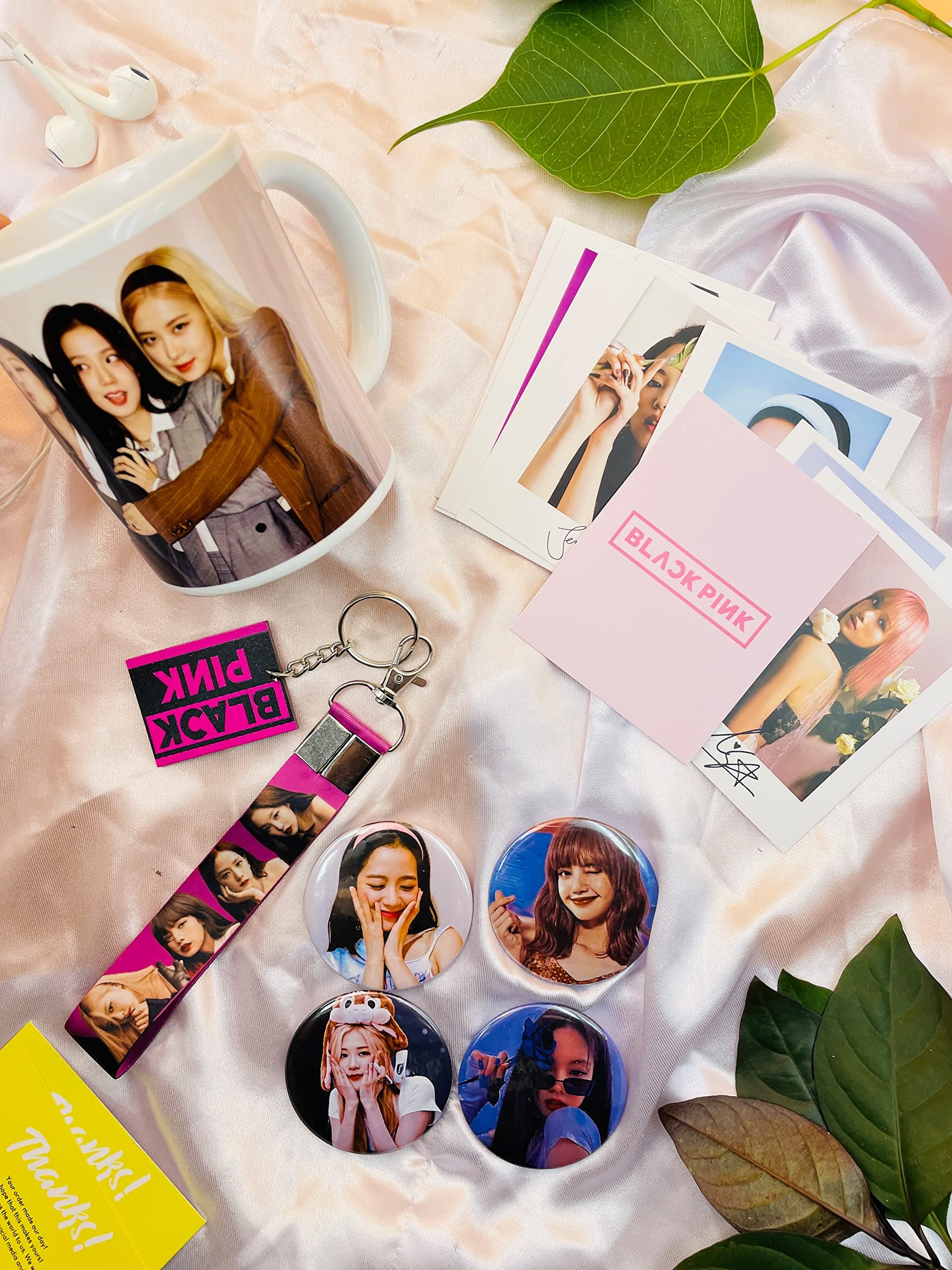 SINCE 7 STORE Blackpink Gift Box: 8 Blackpink Fan Gifts - Mug, 18 Lomocards, MDF Wood Keychain, Keychain Lanyard & Four Badges